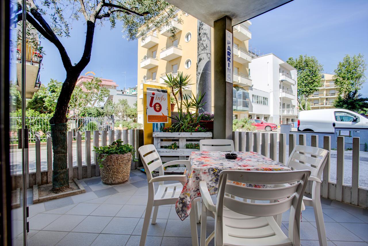 Hotel Villa Dei Gerani Rímini Exterior foto